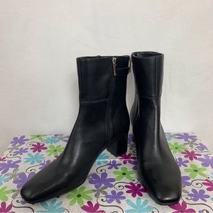 BANDOLINO Black Leather Upper Stacked Block Heel Boot w/ Inside Zipper Size 10M